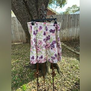 White-purple floral skirt with side zipper